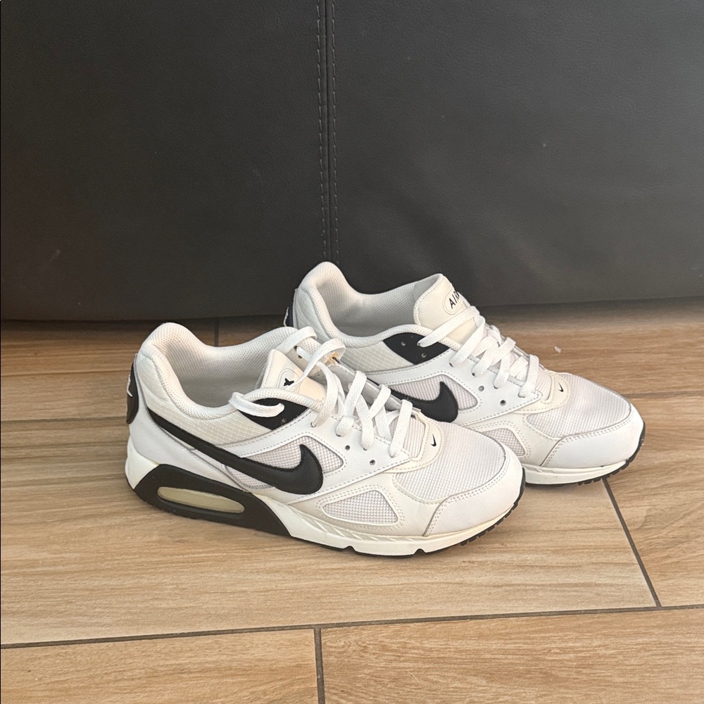 Nike White and Black Men's Shoes